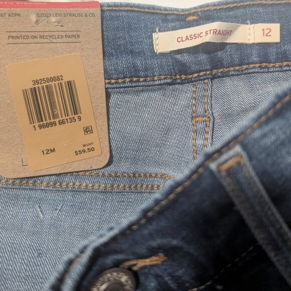 Levi's | Classic Straight Fit Jeans In Medium Wash - Picture 8 of 16